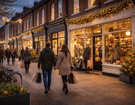 what time do shops close on christmas eve