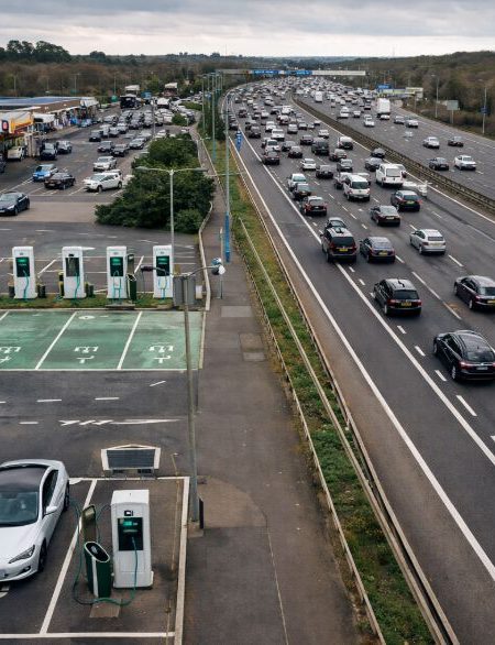uk drivers delaying electric vehicle transition